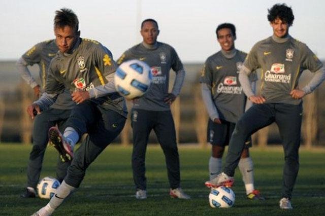 Mano revela time ofensivo para estreia na Copa Am&eacute;rica