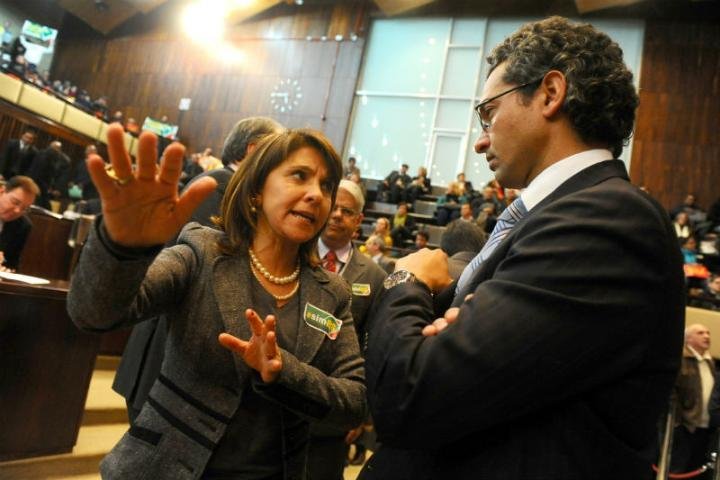 Oposi&ccedil;&atilde;o tenta estourar tempo para aprovar pacote de Tarso