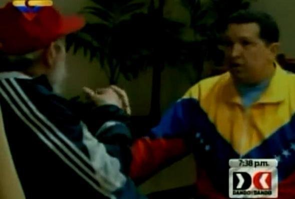 Ch&aacute;vez aparece em imagens ao lado de Fidel ap&oacute;s cirurgia em Cuba