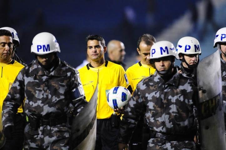 Gr&ecirc;mio tem noite de horror e sofre para empatar com Ava&iacute; no Ol&iacute;mpico