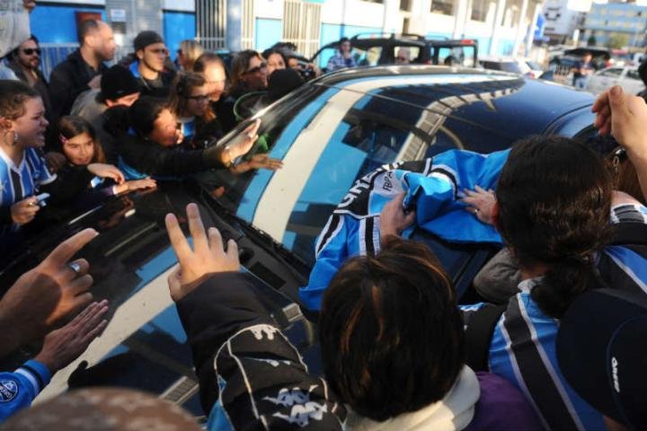 Torcida foi ao Ol&iacute;mpico pedir para Renato ficar no Gr&ecirc;mio