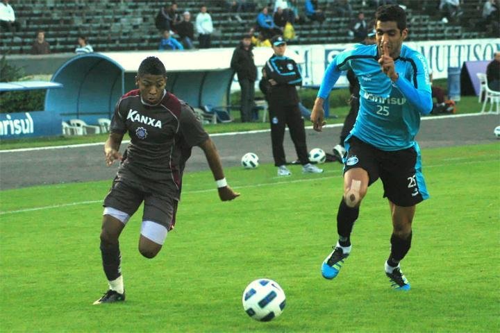 Comandado por Roger, Gr&ecirc;mio empata em jogo-treino contra o Caxias