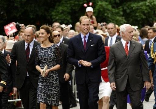  Pr&iacute;ncipe William e Catherine chegam ao Canad&aacute; para primeira viagem oficial