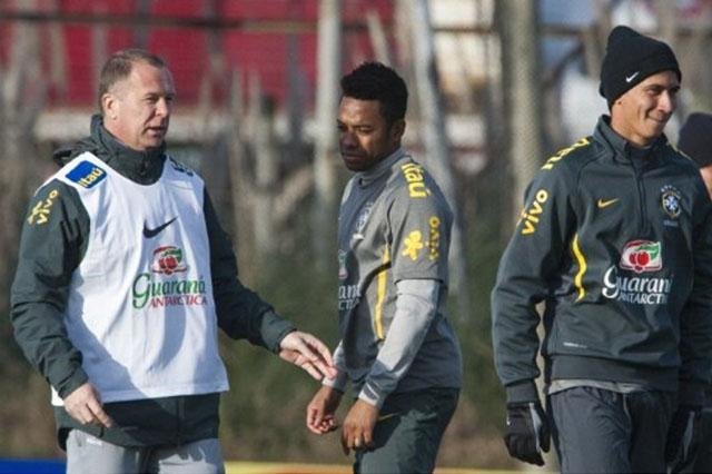 Mano Menezes repete time pela sexta vez para entrosar a Sele&ccedil;&atilde;o Brasileira