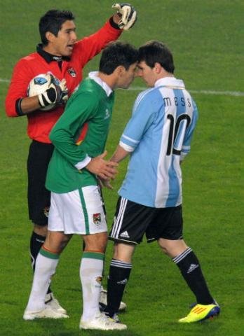 Torcida v&ecirc; Argentina amargar empate com a Bol&iacute;via na estreia da Copa Am&eacute;rica