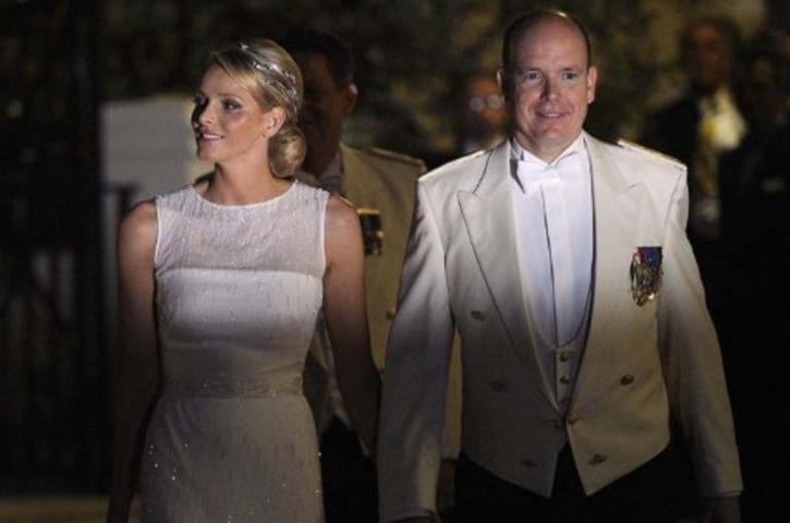 O pr&iacute;ncipe Albert II de M&ocirc;naco e Charlene Wittstock se casaram neste s&aacute;bado