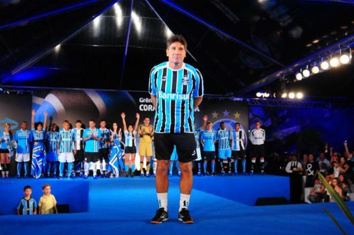 Gr&ecirc;mio n&atilde;o acredita em queda do n&uacute;mero de vendas pela sa&iacute;da do Renato