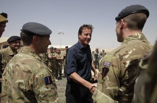 Premi&ecirc; brit&acirc;nico faz visita surpresa ao Afeganist&atilde;o