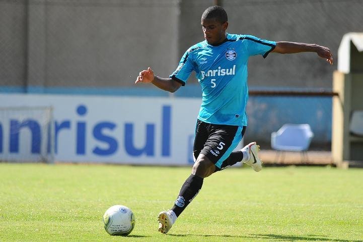 Aproveitamento de Fernando ser&aacute; decidido por Julinho Camargo