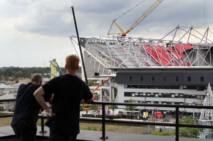 Desabamento de teto de est&aacute;dio na Holanda deixa v&aacute;rias pessoas feridas