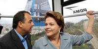 Dilma e Cabral inauguram teleférico no Complexo do Alemão