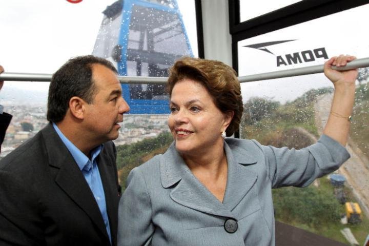 Dilma e Cabral inauguram telef&eacute;rico no Complexo do Alem&atilde;o