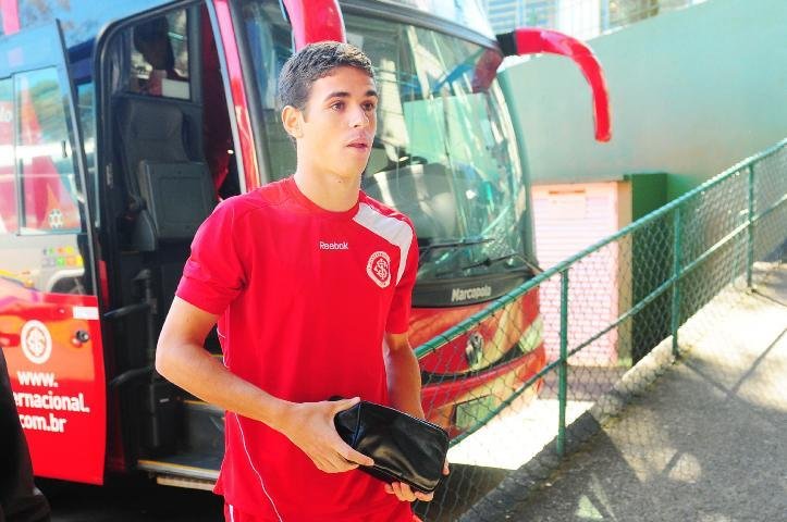 Diante do l&iacute;der, Inter ter&aacute; o retorno de Oscar no meio-campo
