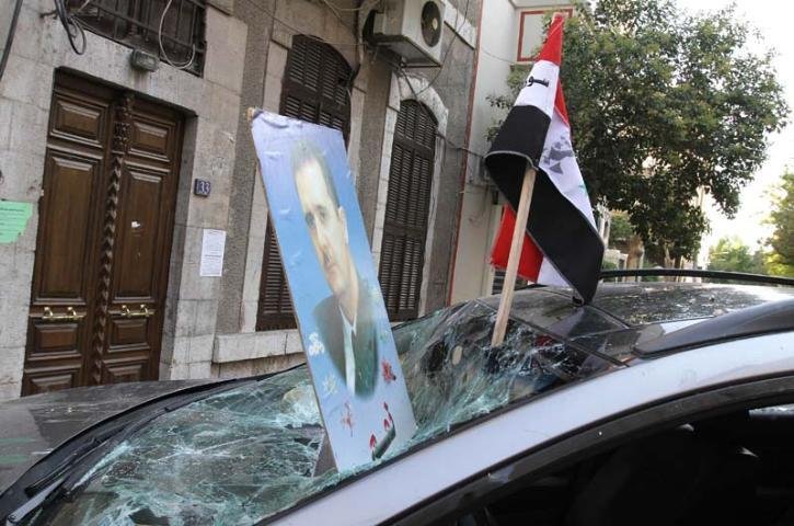 A embaixada da Fran&ccedil;a, tamb&eacute;m na capital  Damasco, foi igualmente alvo dos manifestante
