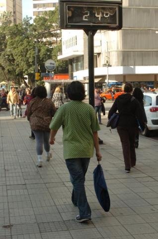 Casacos d&atilde;o lugar a camisetas