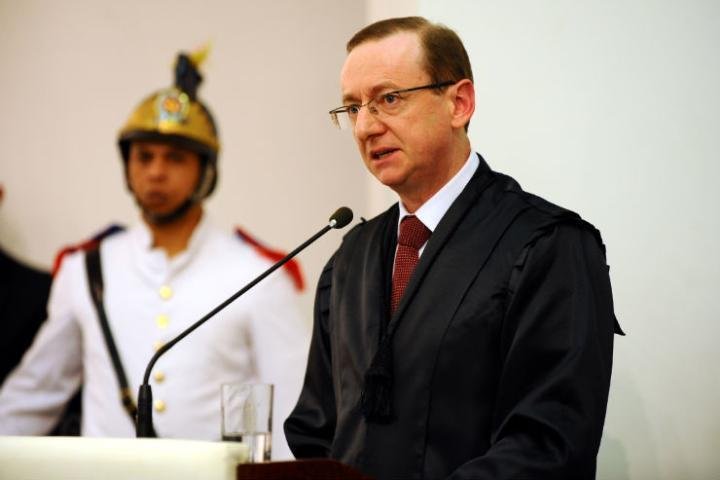 	Em posse no TCE, Miola promete combate &agrave; corrup&ccedil;&atilde;o