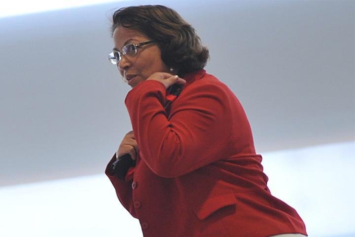 Ministra afirma que Dilma definir&aacute; sozinha novo ministro dos Transportes