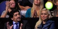 Diego Maradona e a namorada, Verónica, sofrem acidente