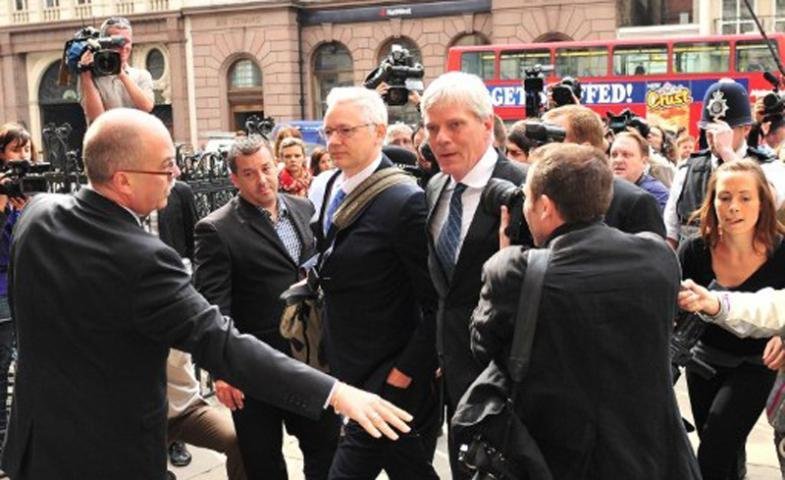 Fundador do Wikileaks  nega os quatro supostos crimes de agress&atilde;o sexual