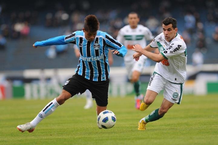 Leandro nega que seja cai-cai
