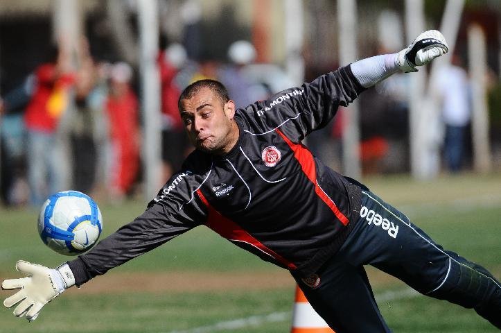 Siegmann confirma acerto com o goleiro Renan