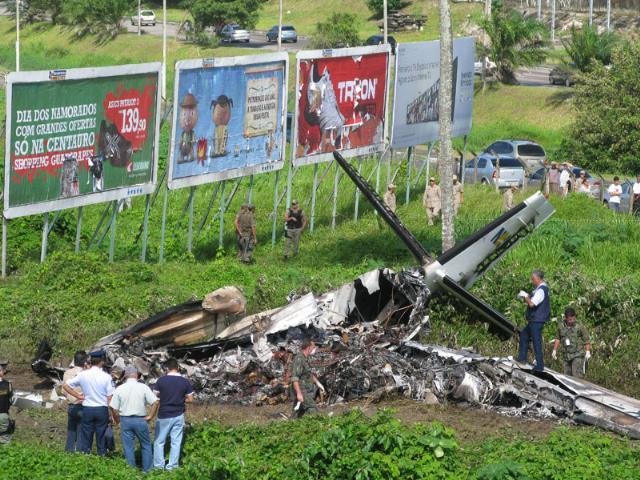 Avi&atilde;o teria problemas, diz irm&atilde;o de piloto morto em Recife 