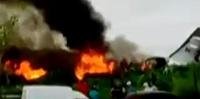Vídeo mostra imagens de avião em chamas após queda em Recife