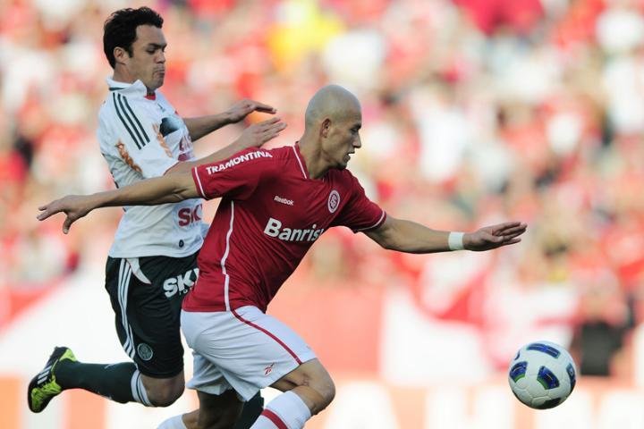 Nei alerta para velocidade e intelig&ecirc;ncia dos jogadores corintianos