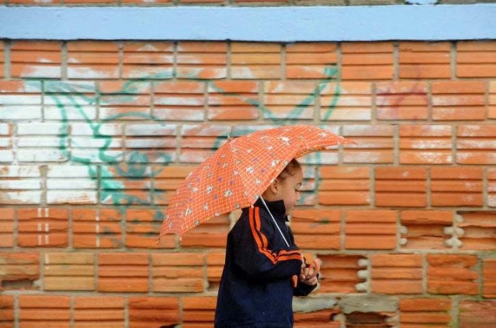 Guarda-chuva teve que sair do arm&aacute;rio nesta quarta-feira	