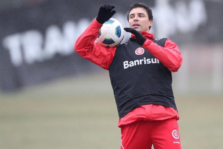 Bol&iacute;var defende contrata&ccedil;&atilde;o de Breno: Quanto mais refor&ccedil;os, melhor
