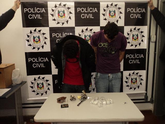 Opera&ccedil;&atilde;o prende quatro e apreende dois adolescentes em Vacaria