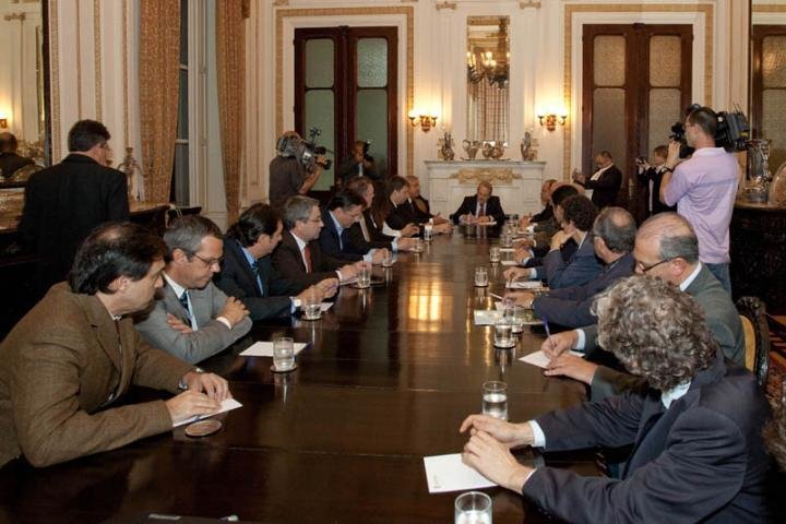 Governo se compromete com investimentos para a Arena 	