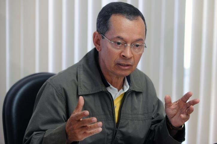 Em coletiva, ministro dos Transportes responde a den&uacute;ncias de corrup&ccedil;&atilde;o