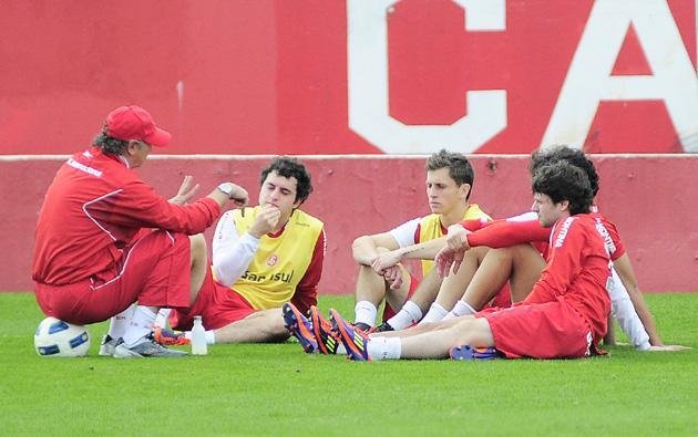 Falc&atilde;o relaciona quatro atletas da base para jogo contra o S&atilde;o Paulo
