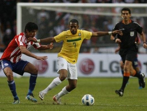 Robinho reclama de gramado para justificar elimina&ccedil;&atilde;o