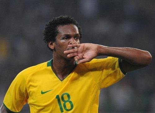 Inter tenta acerto com atacante J&ocirc; 