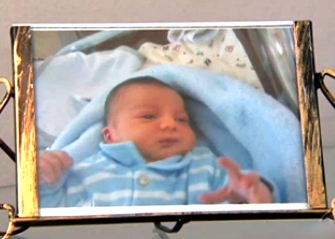 &ldquo;Ningu&eacute;m pensava que era um beb&ecirc;&rdquo;, diz PM que resgatou crian&ccedil;a lan&ccedil;ada para fora de carro