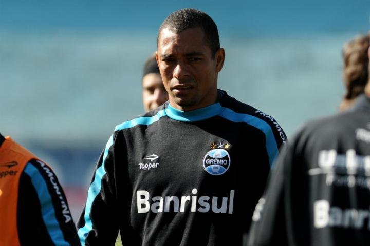 Vai ter uma melhora significativa no trabalho, promete Gilberto Silva