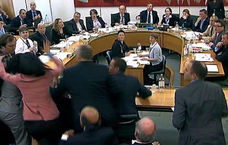 Empres&aacute;rio prestou depoimento sobre escutas ilegais no parlamento brit&acirc;nico