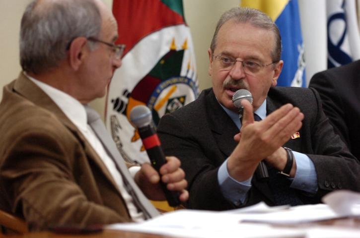 Governador defende Dilma e acredita em inoc&ecirc;ncia de Hideraldo Caron