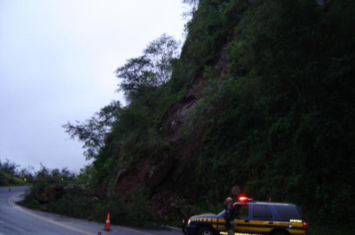 Mais de vinte estradas est&atilde;o com problemas por causa da chuva no Estado