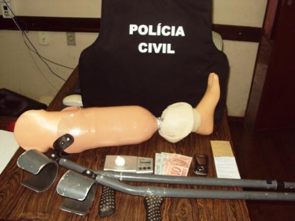 Homem transportava coca&iacute;na em pr&oacute;tese de perna