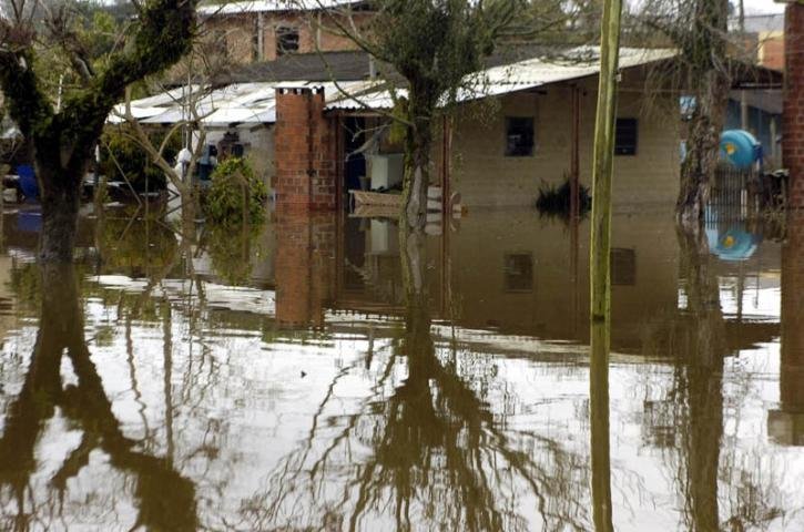Cheia do rio Ca&iacute; afeta 20 mil habitantes em Montenegro