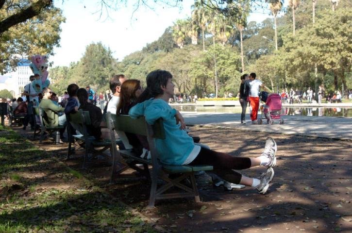 Tempo bom lota pra&ccedil;as e parques de Porto Alegre