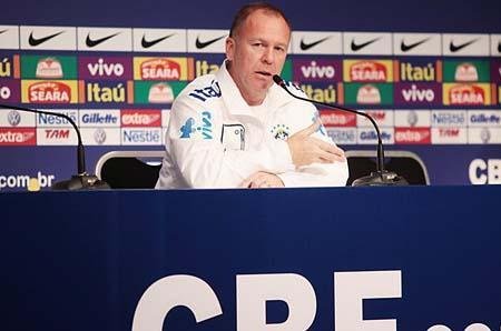	Mano convoca Victor e mant&eacute;m base da Copa Am&eacute;rica para amistoso