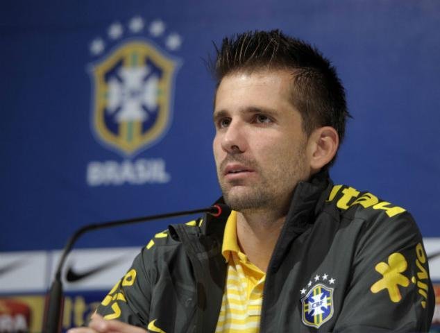 Victor elogia Julio C&eacute;sar, mas avisa: Estou pronto para ser titular