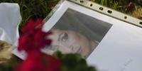 Fãs seguem depositando homenagens em frente a casa de Amy Winehouse