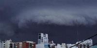 Tempestade que causou estragos em Buenos Aires chega ao RS nesta terça