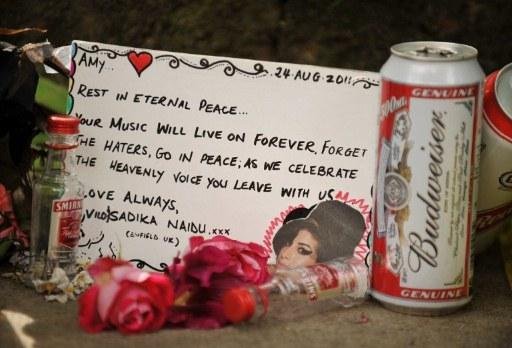 Familiares organizam funeral privado para Amy Winehouse
