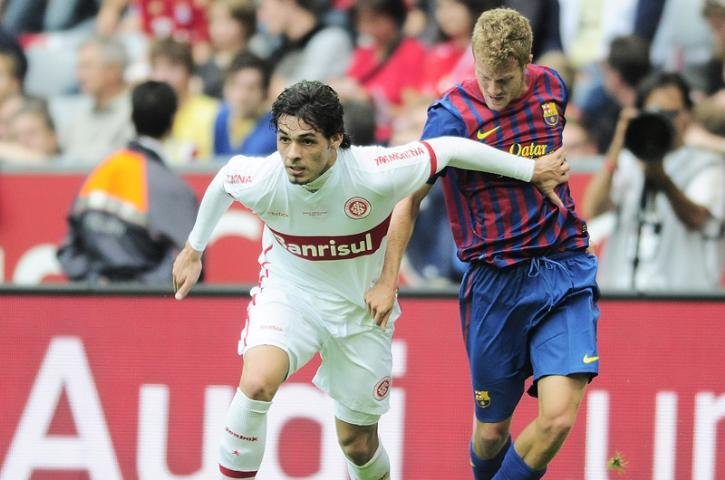 Press&atilde;o do Inter asfixiou o Barcelona no segundo tempo, diz jornal espanhol